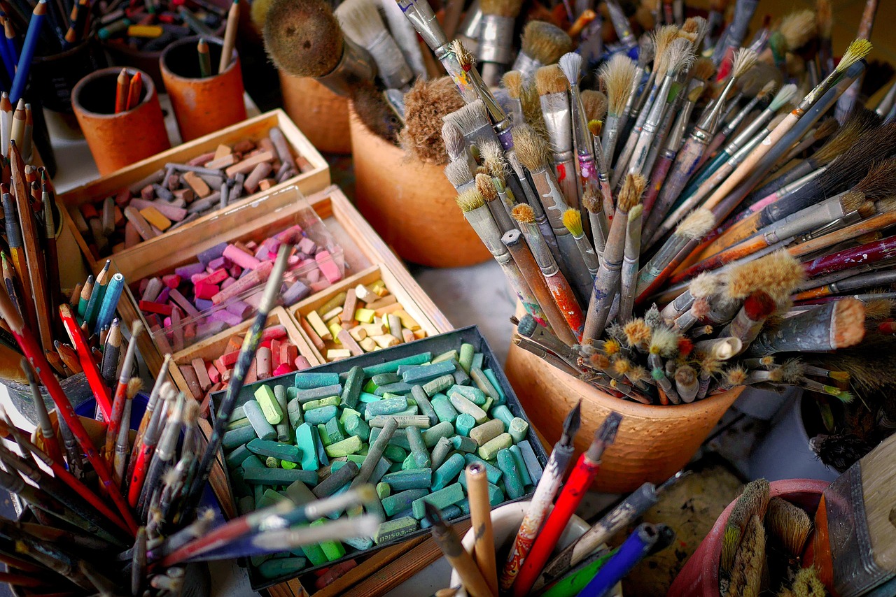 Using Art And Creative Materials In Play Therapy