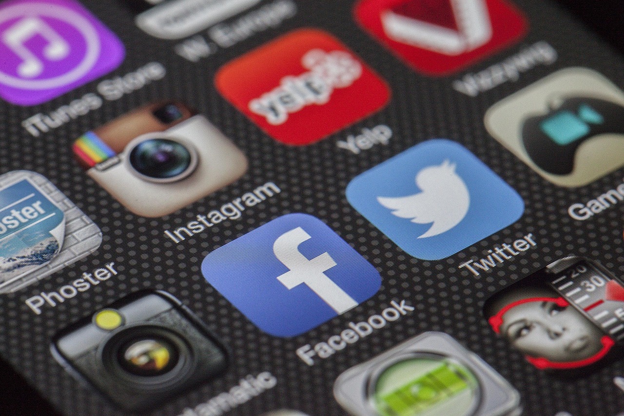 Advanced Social Media Research Methods